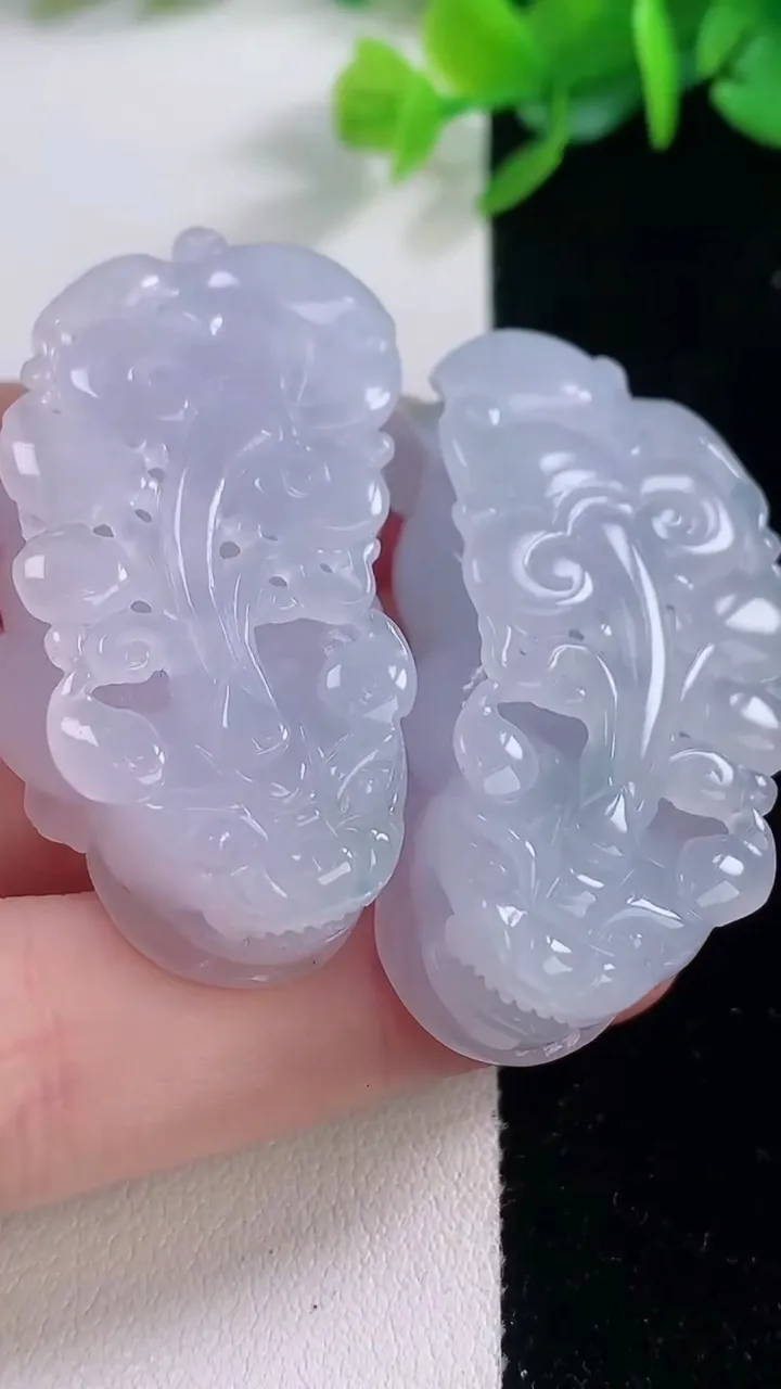 天然A货翡翠紫罗兰貔貅吊坠一对，尺寸43.4-23-12，重量:52.48g
12月1日