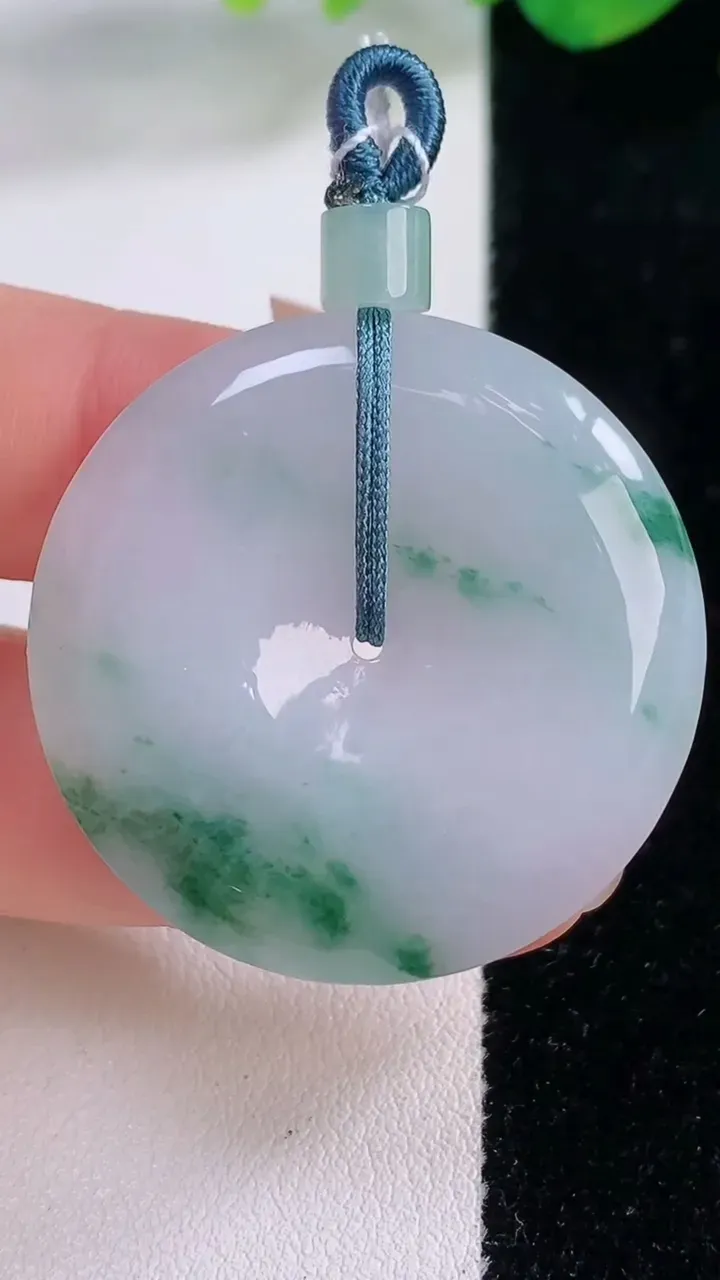 天然A货翡翠飘花平安扣吊坠，尺寸34.2-5.8，重量:14.57g
12月1日