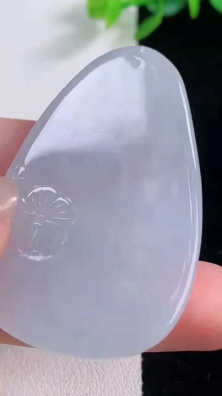 天然A货翡翠普贤菩萨吊坠，尺寸50-32.2-5.6，重量:19.05g
12月1日