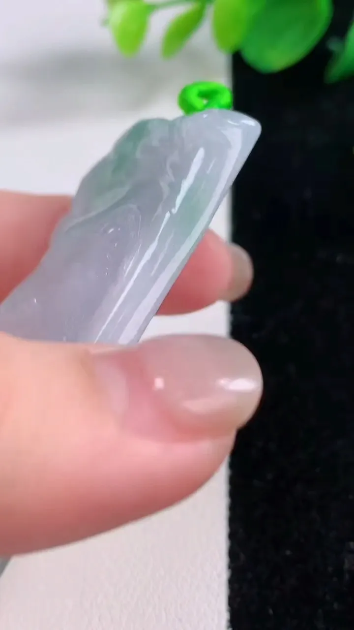 天然A货翡翠普贤菩萨吊坠，尺寸61.4-39.3-6.9，重量:34.60g
12月1日