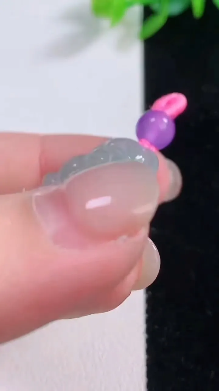 天然A货翡翠佛公吊坠，尺寸32.5-34.7-5.6，重量:10.44g
12月1日