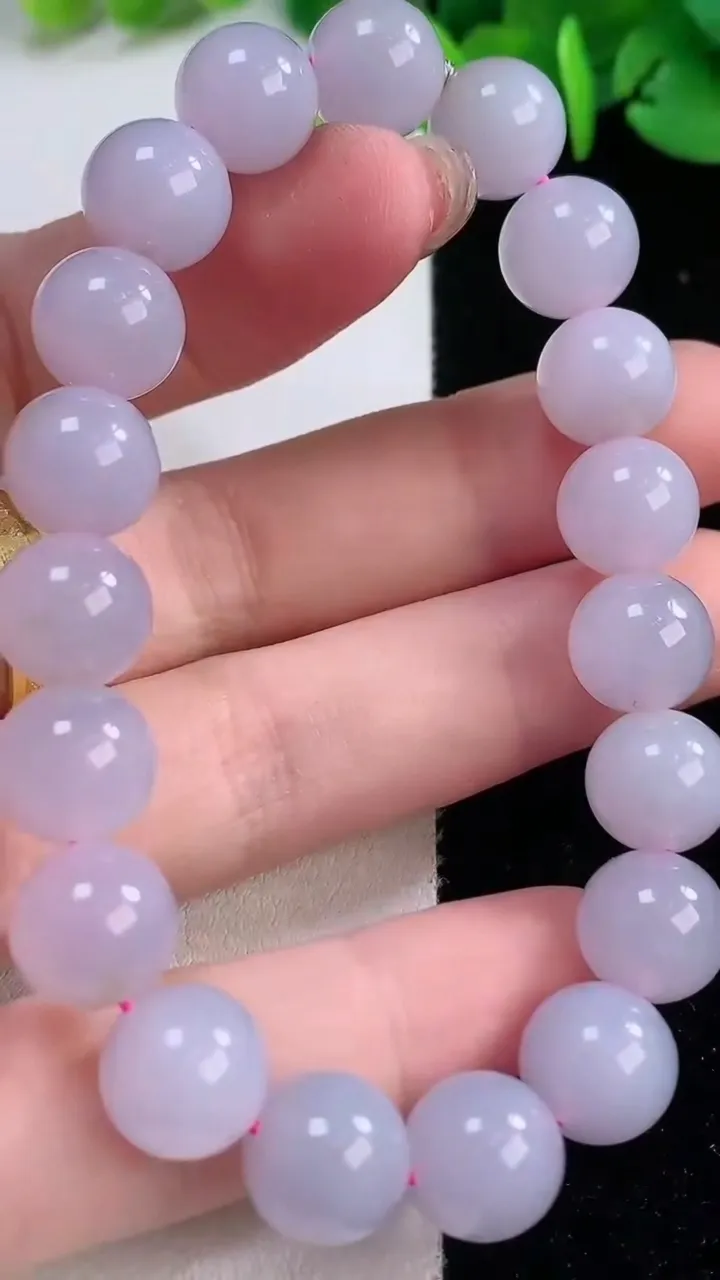 天然A货翡翠种紫罗兰圆珠手串19颗，尺寸9.7，重量:32.04g12月1日
工厂直销收藏佳品,种好水足，色泽均匀，有种有色，上手高大气！