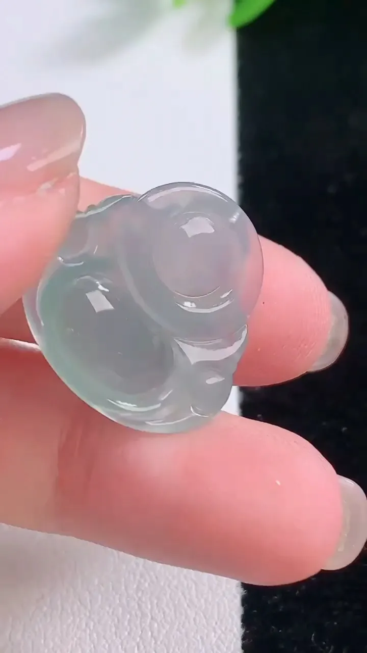 天然A货翡翠佛公吊坠，尺寸20.6-23-5.6，重量:3.73g
12月1日