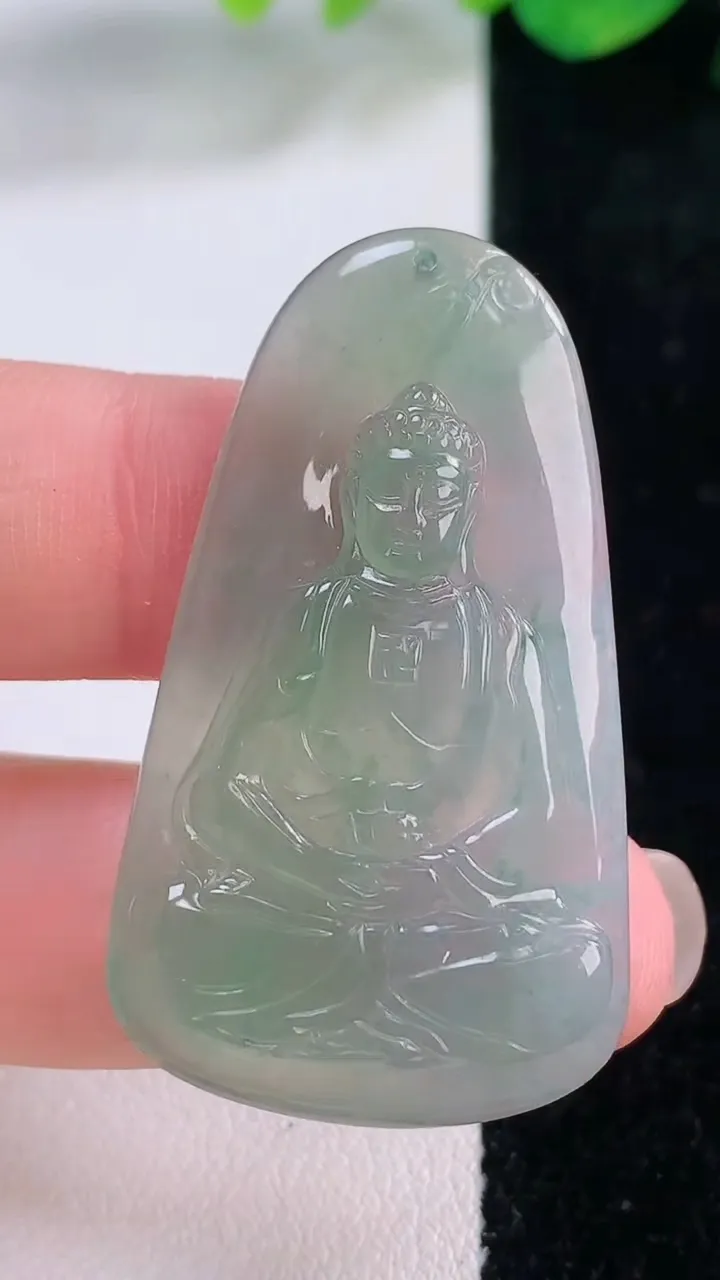 天然A货翡翠大日如来吊坠，尺寸42.6-24.5-4.8，重量:10.28g
12月1日