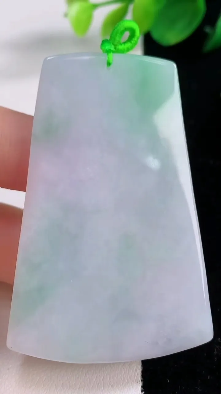 天然A货翡翠普贤菩萨吊坠，尺寸61.4-39.3-6.9，重量:34.60g
12月1日