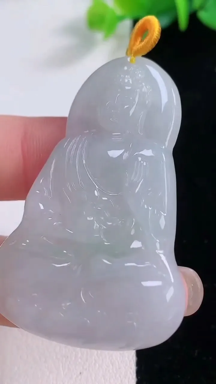 天然A货翡翠大日如来吊坠，尺寸51-33.6-5，重量:16.24g
12月1日