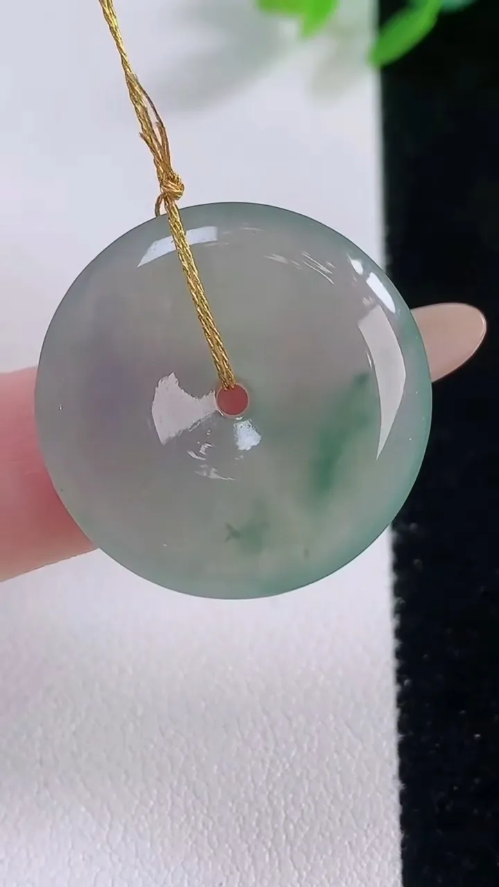 天然A货翡翠冰种飘花平安扣吊坠，尺寸25.6-4.3，重量:5.86g
12月1日