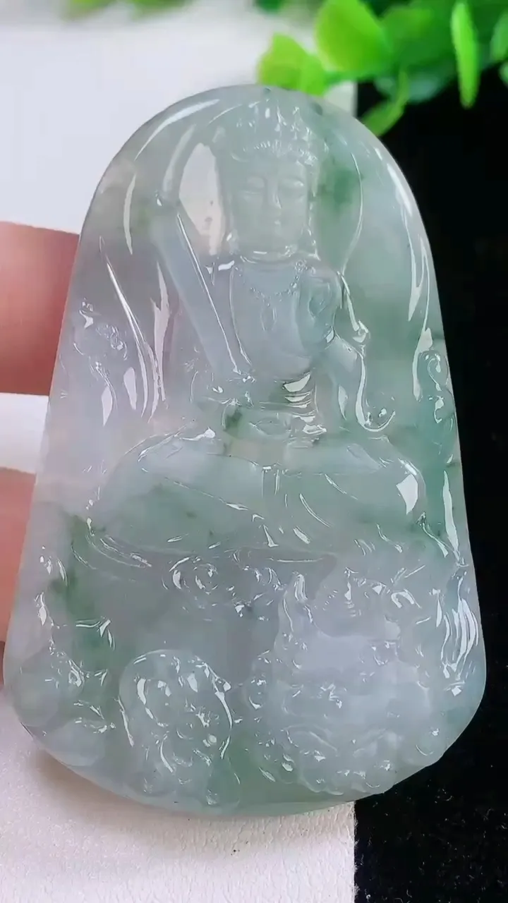 天然A货翡翠冰种飘花文殊菩萨吊坠，尺寸66-42.5-5，重量:30.59g
12月1日