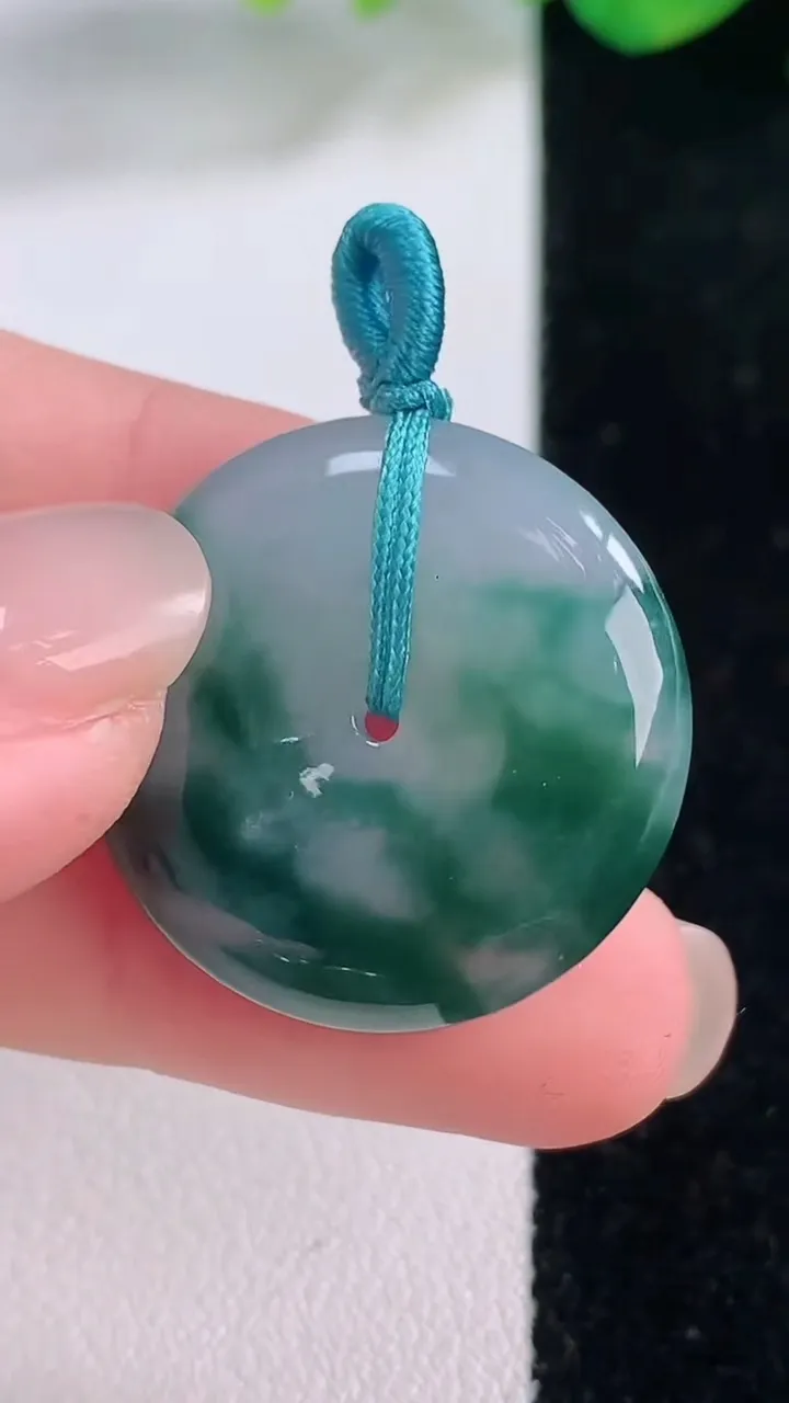 天然A货翡翠冰种飘花平安扣吊坠，尺寸25-5，重量:6.96g
12月1日