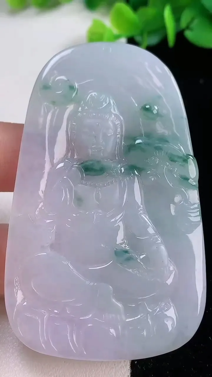 天然A货翡翠冰种飘花观音菩萨吊坠，尺寸69.5-42-4.7，重量:31.65g
12月1日