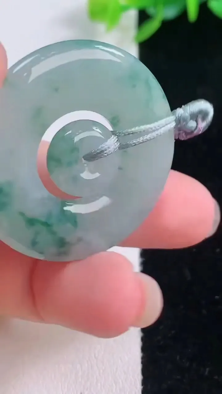 天然A货翡翠冰种飘花母子平安扣吊坠，尺寸34.2-4，重量:10.73g
12月1日