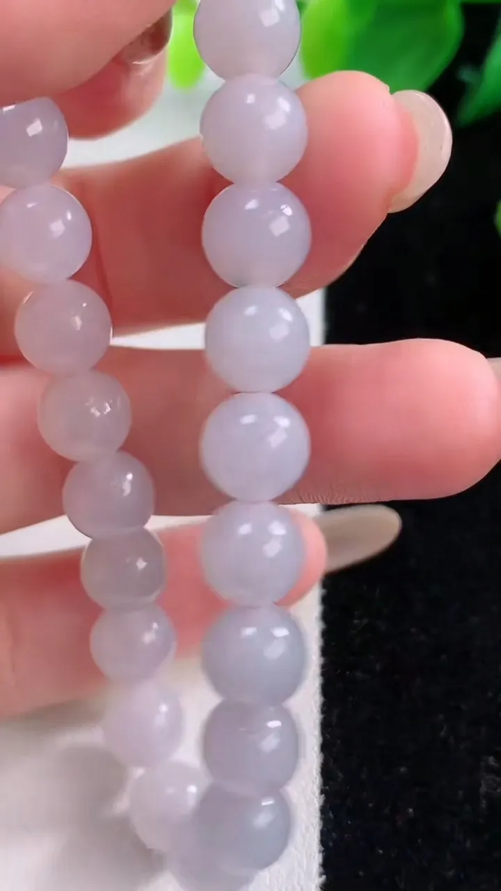 天然A货翡翠紫罗兰圆珠手串，尺寸7.9-23颗，重量:20.13g12月1日
工厂直销收藏佳品,种好水足，色泽均匀，有种有色，上手高大气！