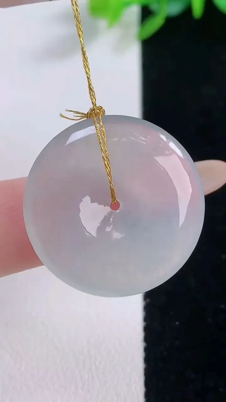 天然A货翡翠平安扣吊坠，尺寸25.4-4.6，重量:6.33g
12月1日