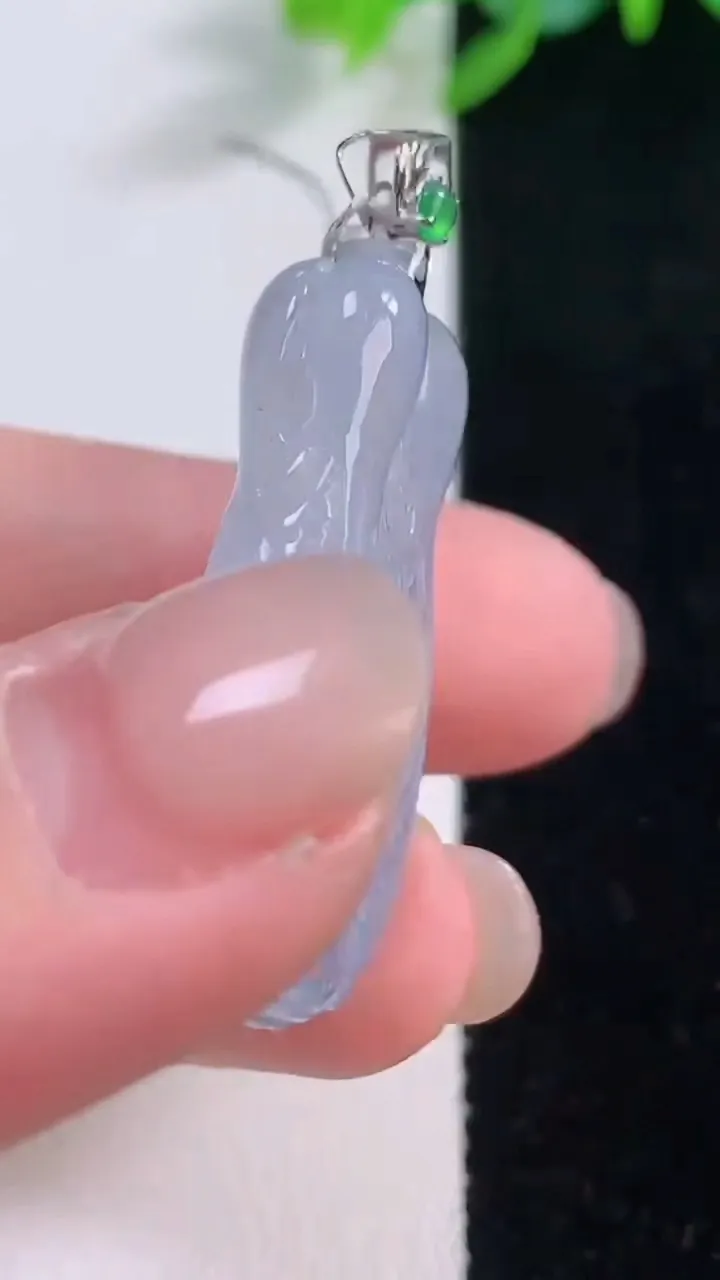 天然A货翡翠种紫罗兰白菜吊坠，尺寸33.2-19-6.7，重量:9.29g
12月1日