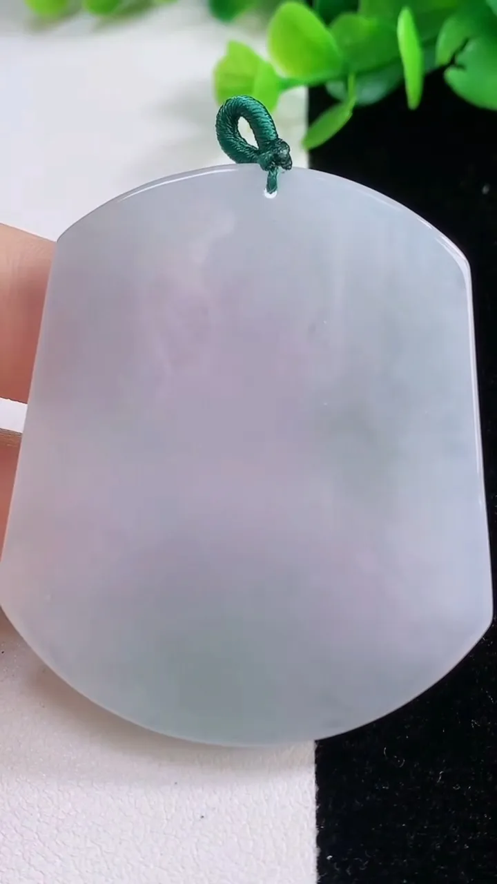 天然A货翡翠不动明王吊坠，尺寸54.2-44.6-5，重量:25.78g
12月1日