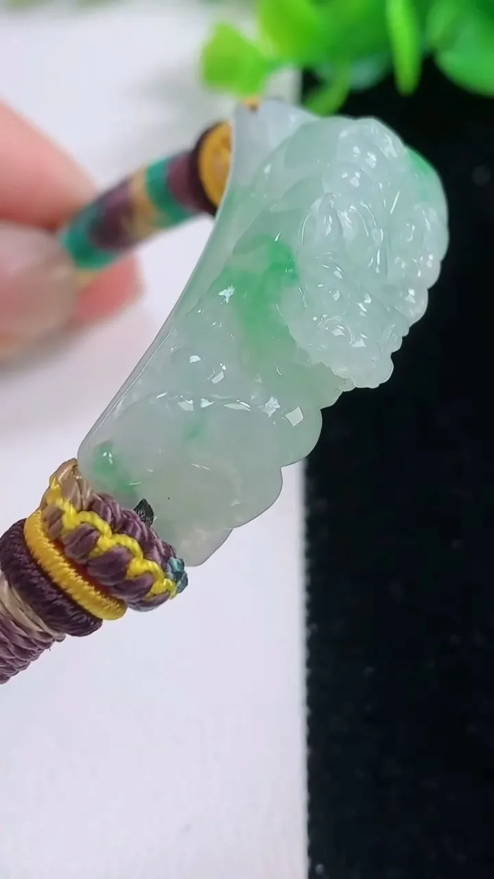 天然A货翡翠貔貅手牌 手绳，尺寸41.4-12.4-12.5，重量:25.66g
12月1日