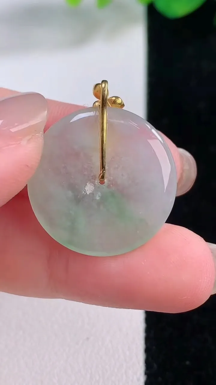 天然A货翡翠平安扣吊坠，尺寸21.6-3，重量:3.39g
12月1日