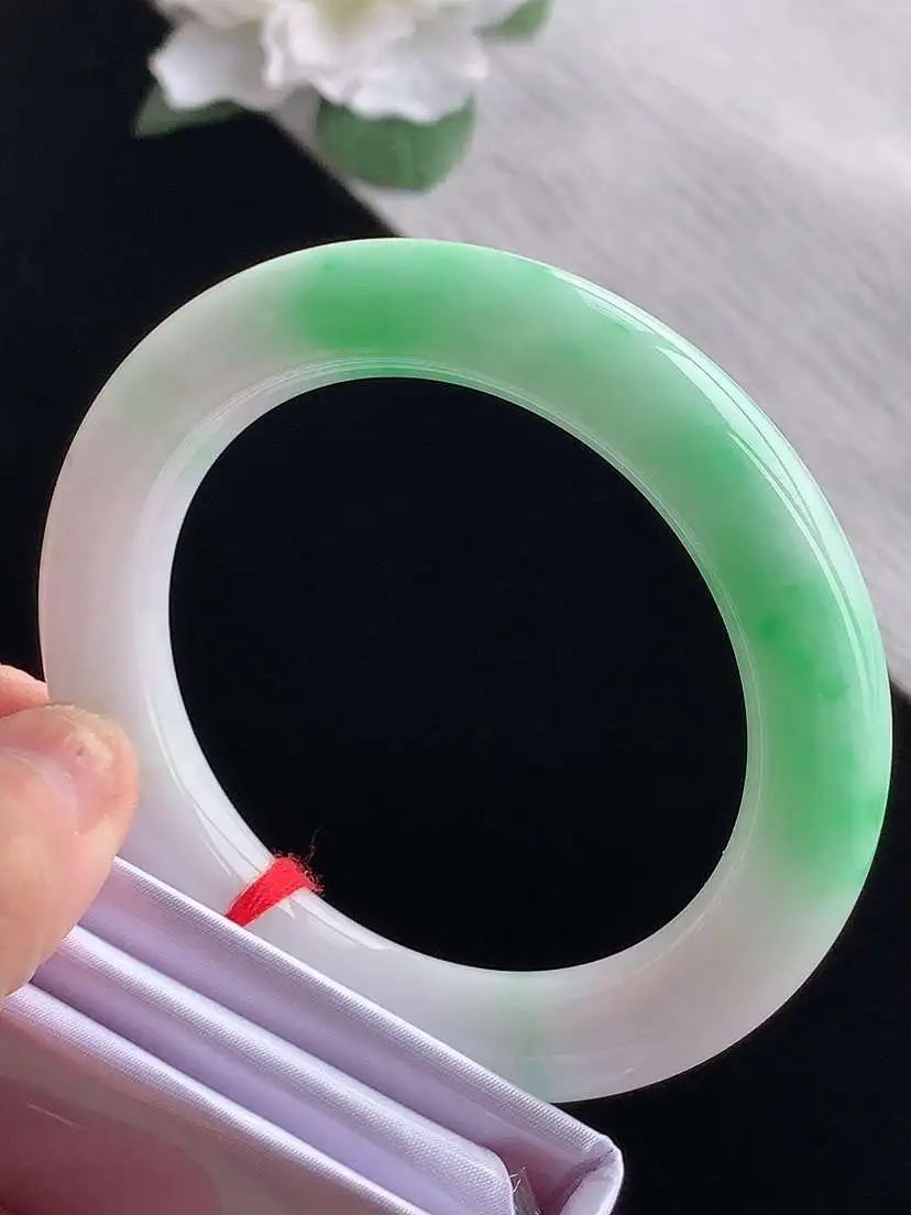 a货翡翠老坑冰种白底青飘绿圆条手镯55-56圈口  尺寸55.2×11.2mm 1130