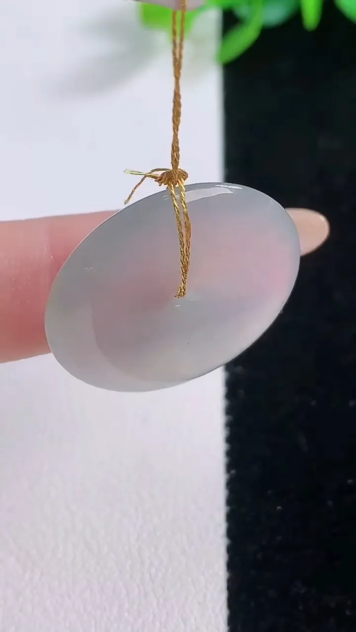 天然A货翡翠平安扣吊坠，尺寸25.4-4.6，重量:6.33g
12月1日