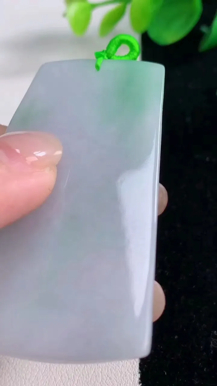 天然A货翡翠普贤菩萨吊坠，尺寸61.4-39.3-6.9，重量:34.60g
12月1日