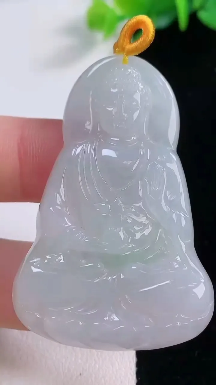 天然A货翡翠大日如来吊坠，尺寸51-33.6-5，重量:16.24g
12月1日