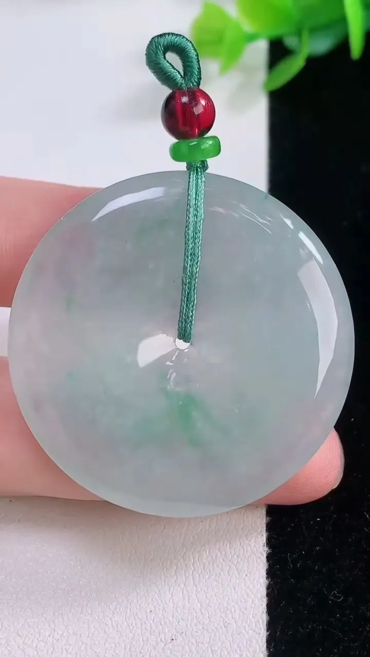 天然A货翡翠平安扣吊坠，尺寸40-5，重量18.24g
12月1日