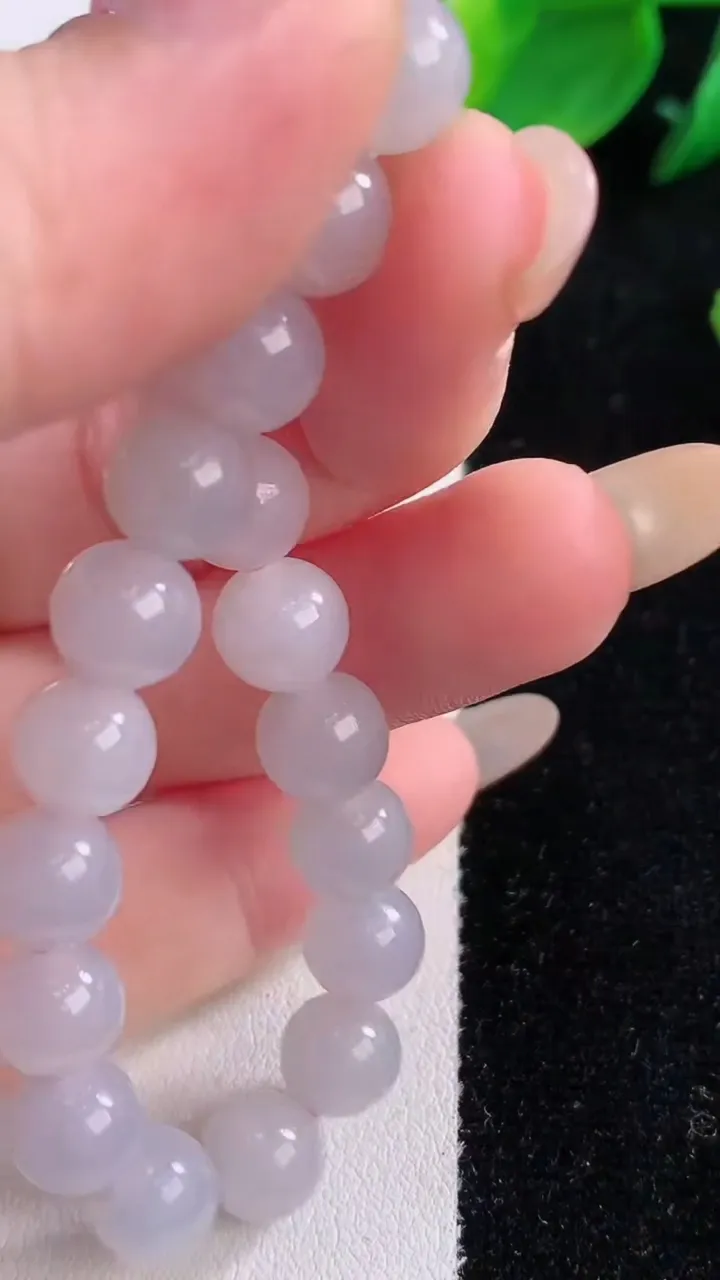 天然A货翡翠紫罗兰圆珠手串，尺寸7.9-23颗，重量:20.13g12月1日
工厂直销收藏佳品,种好水足，色泽均匀，有种有色，上手高大气！