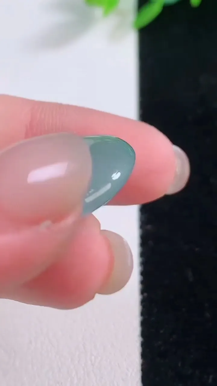 天然A货翡翠年年有余吊坠，尺寸27.4-12-5，重量:3.01g
12月1日