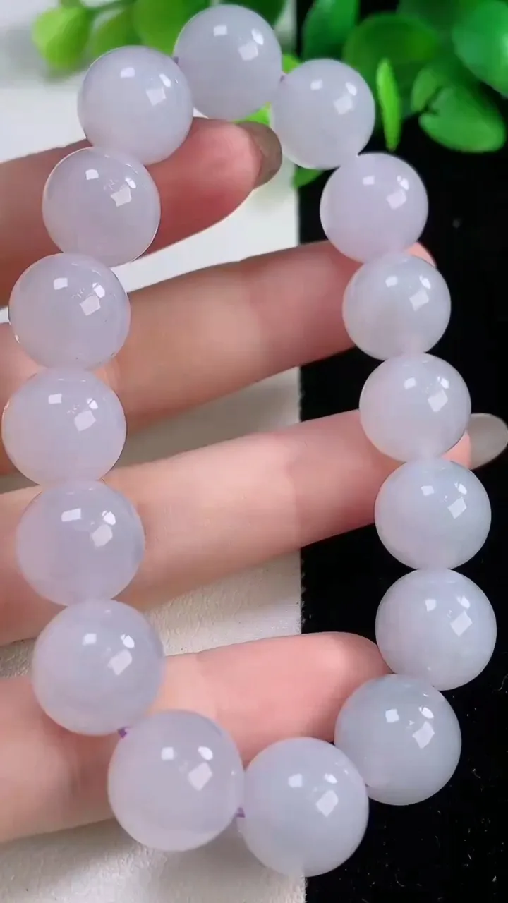 天然A货翡翠种白冰圆珠手串16颗，尺寸12.4，重量:53.47g12月1日
工厂直销收藏佳品,种好