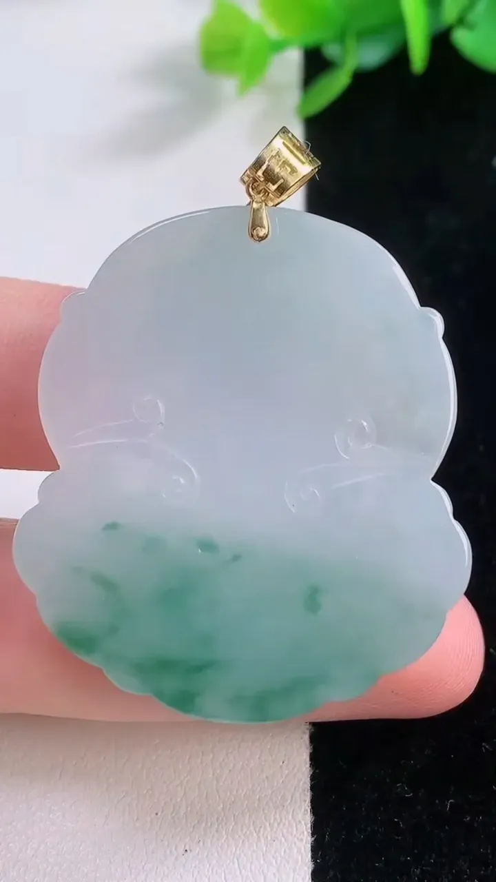 天然A货翡翠种飘花观音头吊坠，尺寸40.8-36.2-5.2，重量:16.32g
12月1日