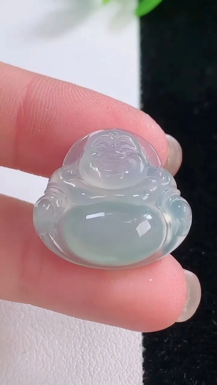 天然A货翡翠佛公吊坠，尺寸20.6-23-5.6，重量:3.73g
12月1日