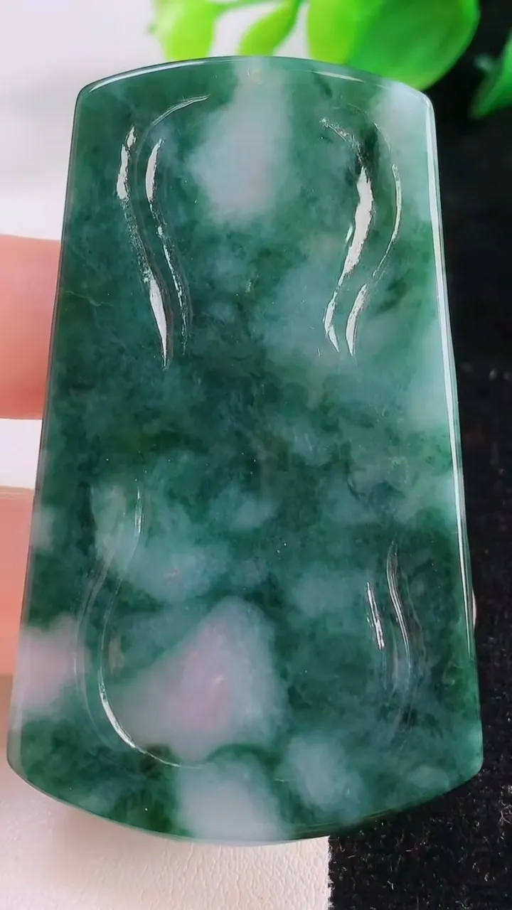 天然A货翡翠飘花祥龙财神爷吊坠，尺寸65-38.4-5，重量:27.03g
12月1日