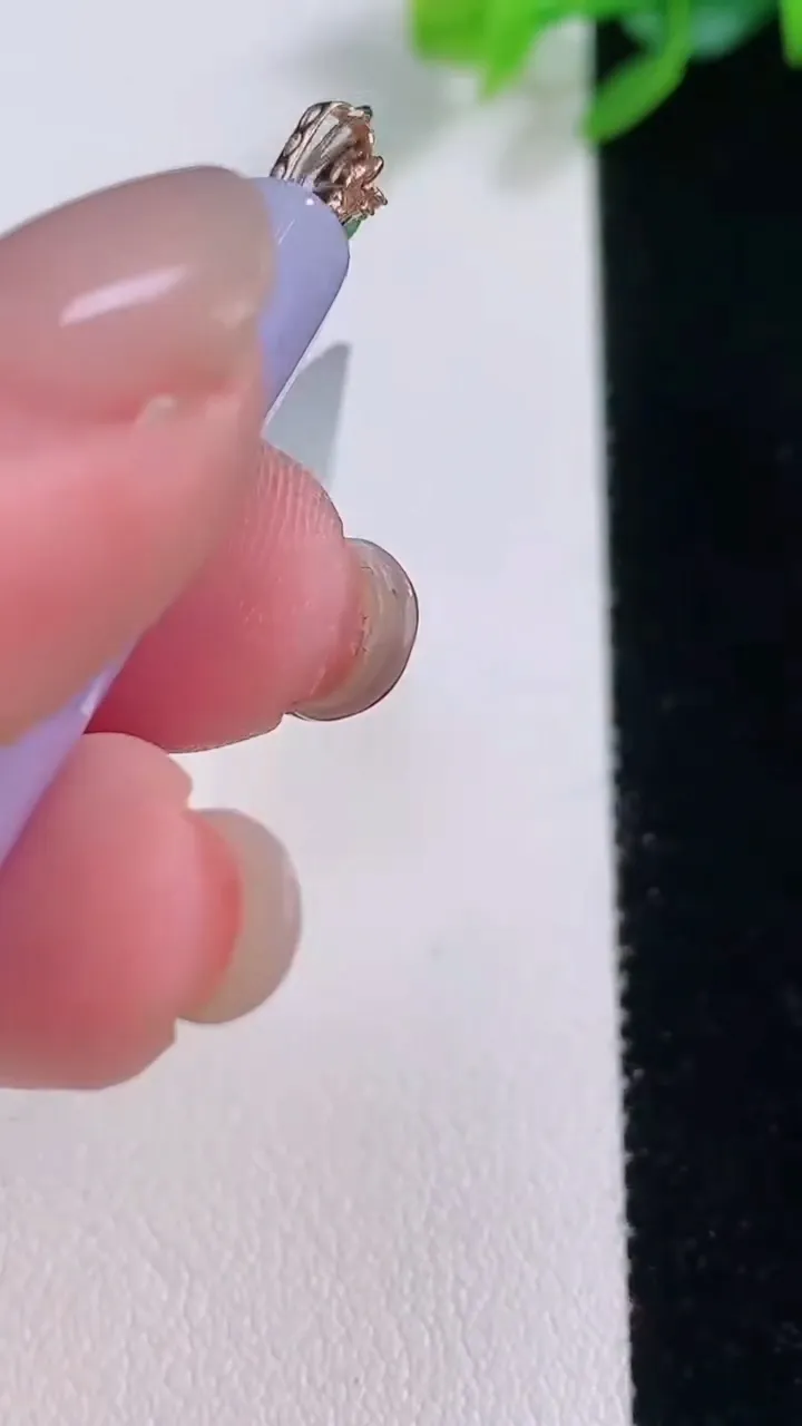 天然A货翡翠种紫罗兰无事牌吊坠，尺寸37.3-16.5-8.4，重量:11.66g
12月1日