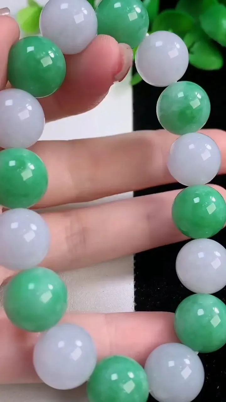 天然A货翡翠圆珠手串16颗，尺寸12.8，重量:58.63g12月1日
工厂直销收藏佳品,种好水足，