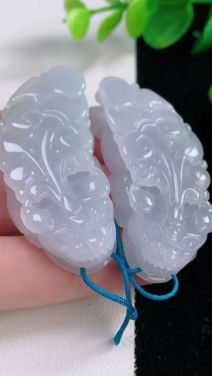 天然A货翡翠紫罗兰貔貅吊坠一对，尺寸49-22-11，重量:58.48g
12月1日