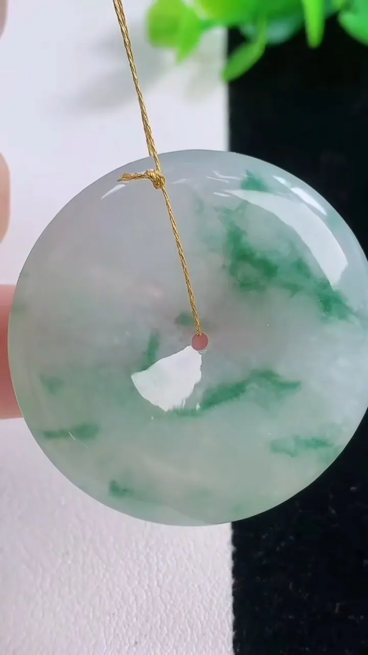 天然A货翡翠冰种飘花平安扣吊坠，尺寸37.3-5.7，重量:16.95g
12月1日