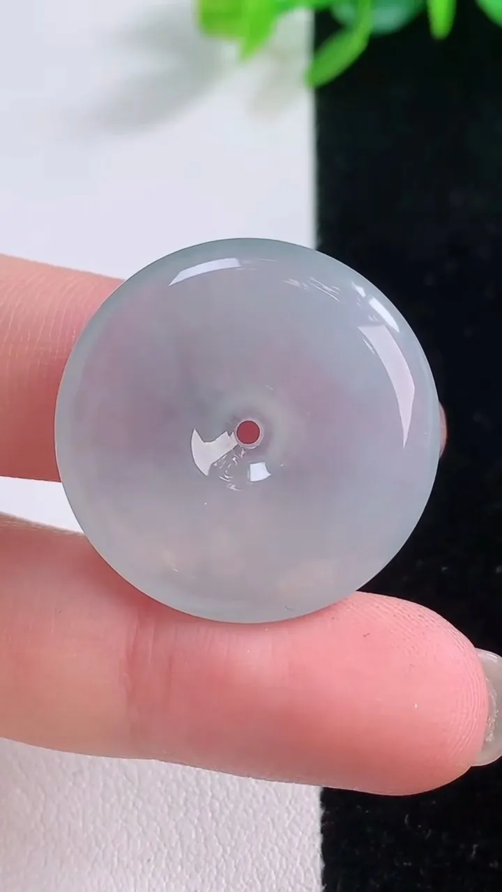 天然A货翡翠平安扣吊坠，尺寸26.4-4.7，重量:7.14g
12月1日