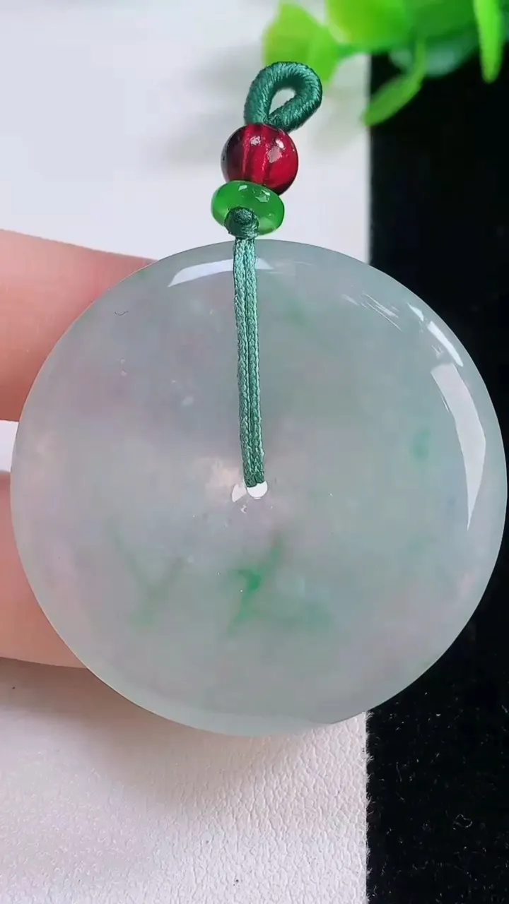 天然A货翡翠平安扣吊坠，尺寸40-5，重量18.24g
12月1日