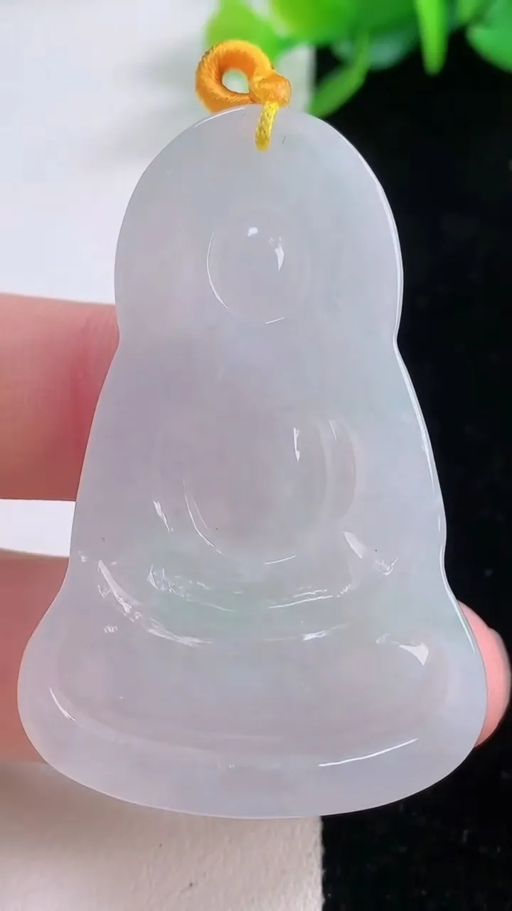 天然A货翡翠大日如来吊坠，尺寸51-33.6-5，重量:16.24g
12月1日