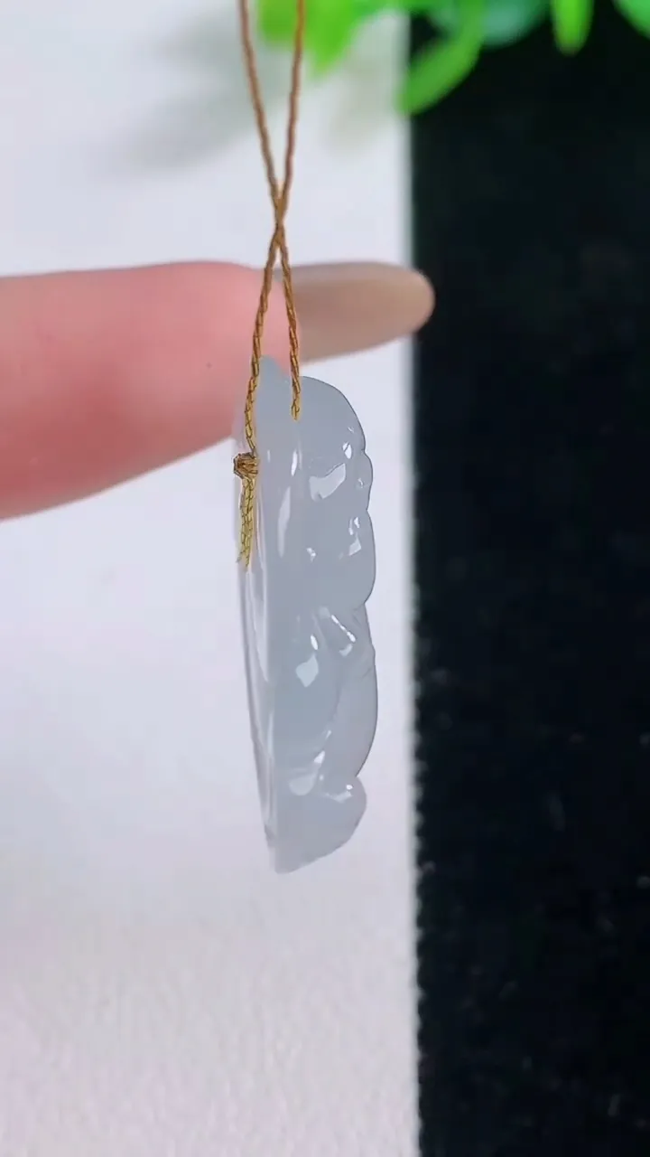 天然A货翡翠佛公吊坠，尺寸22.6-27.5-6，重量:5.34g
12月1日