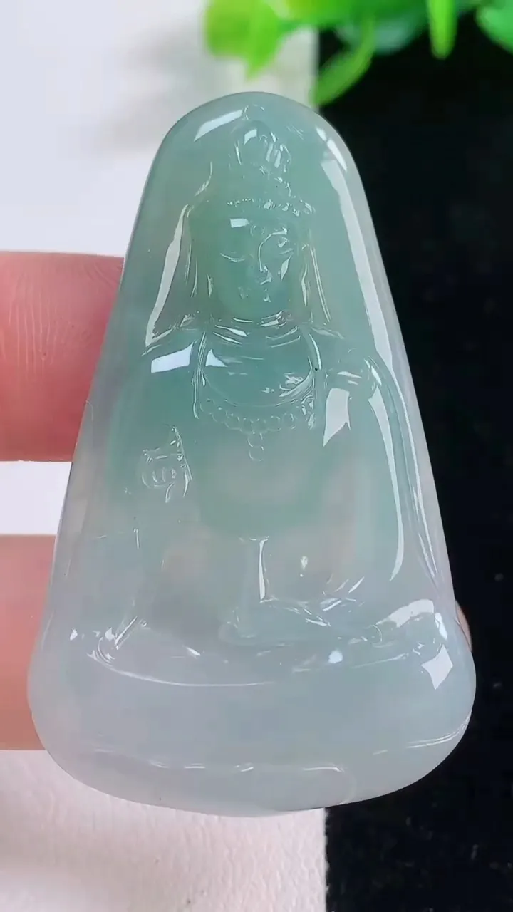 天然A货翡翠观音菩萨吊坠，尺寸50.2-30.5-5.3，重量:16.15g
12月1日