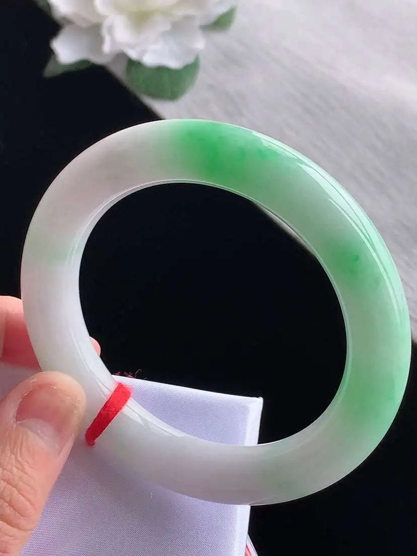 a货翡翠老坑冰种白底青飘绿圆条手镯55-56圈口  尺寸55.2×11.2mm 1130