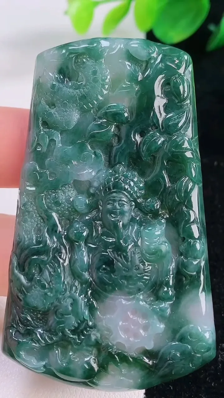 天然A货翡翠飘花祥龙财神爷吊坠，尺寸65-38.4-5，重量:27.03g
12月1日