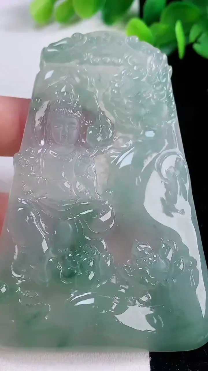 天然A货翡翠冰种飘花文殊菩萨吊坠，尺寸80.5-54.8-4.7，重量:41.98g
12月1日