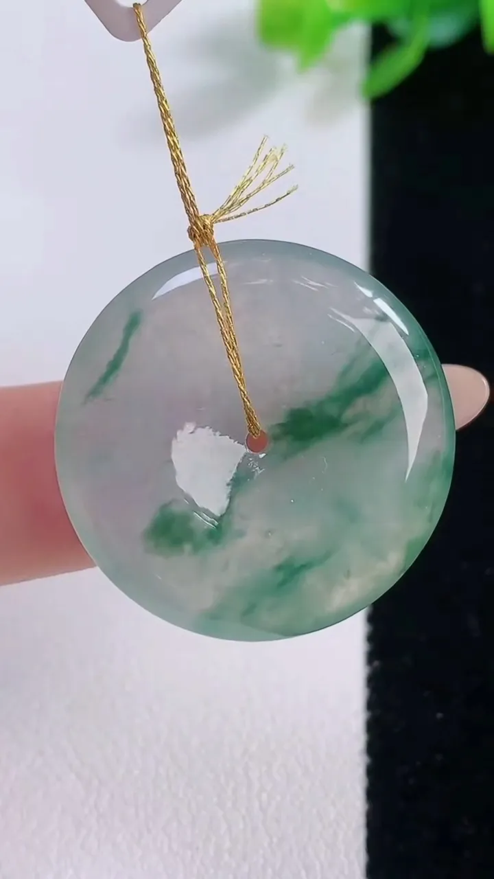 天然A货翡翠冰种飘花平安扣吊坠，尺寸26.2-4.8，重量:7.28g
12月1日