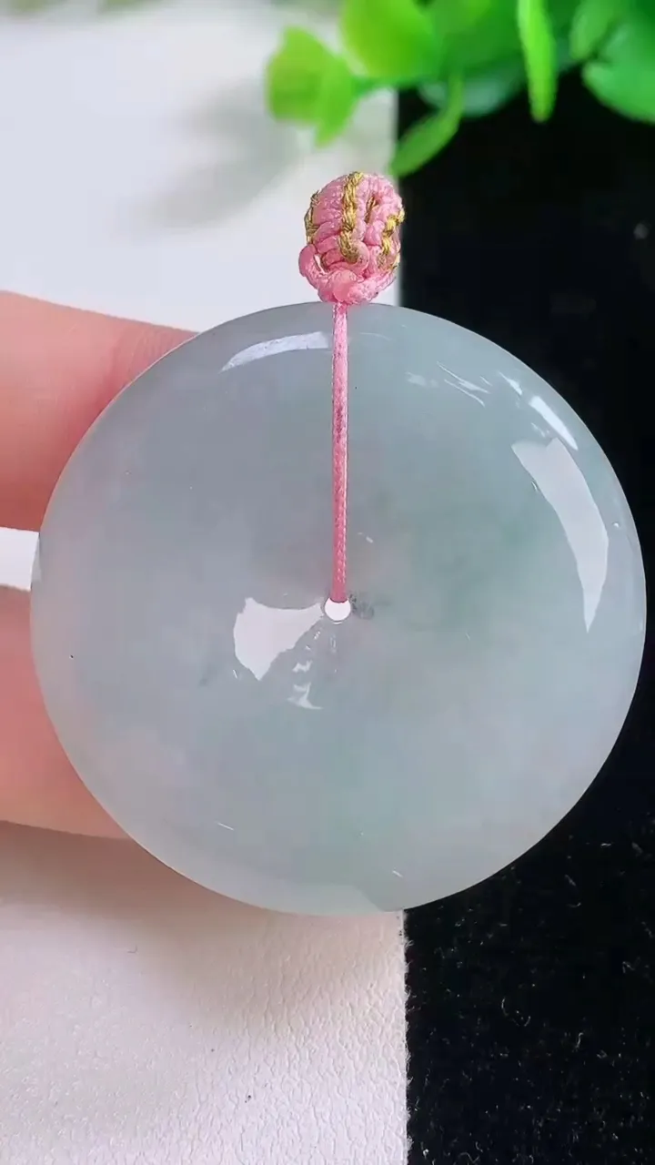 天然A货翡翠平安扣吊坠，尺寸39.8-7，重量:23.65g
12月1日