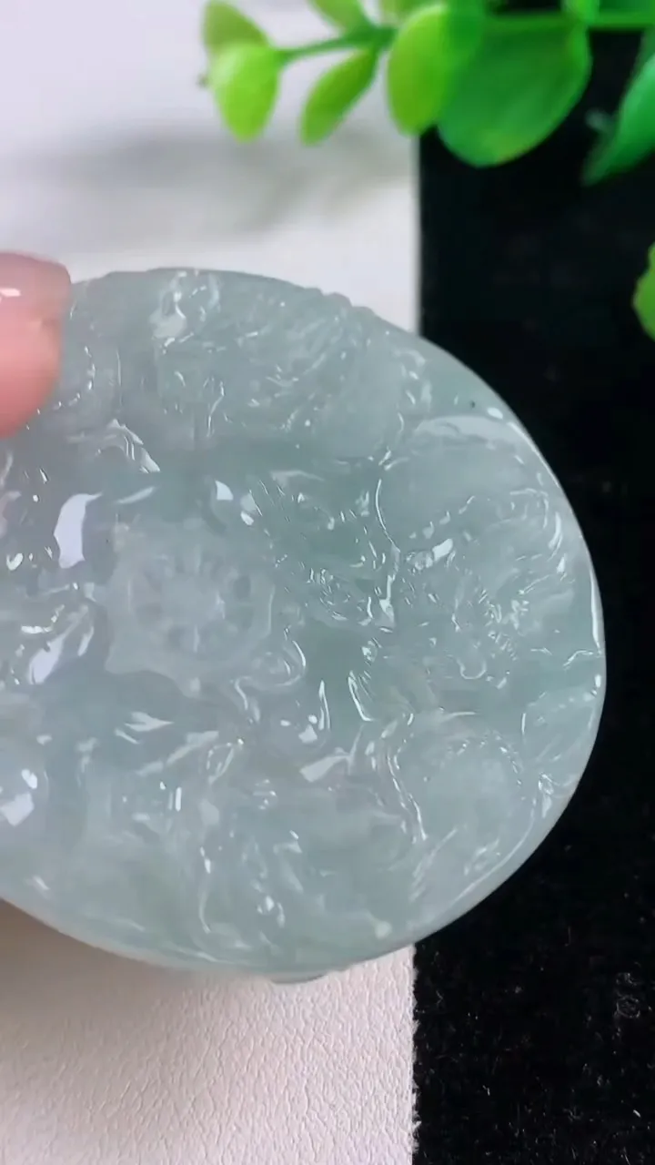 天然A货翡翠九龙至尊 龙牌吊坠，尺寸53.5-8.2，重量:44.00g
12月1日