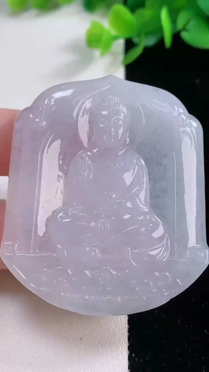 天然A货翡翠大日如来吊坠，尺寸53.8-45.4-5.7，重量:28.72g
12月1日