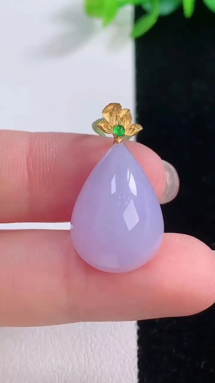天然A货翡翠种紫罗兰水滴吊坠，尺寸19.8-14.6-9.5，重量:4.50g
12月1日