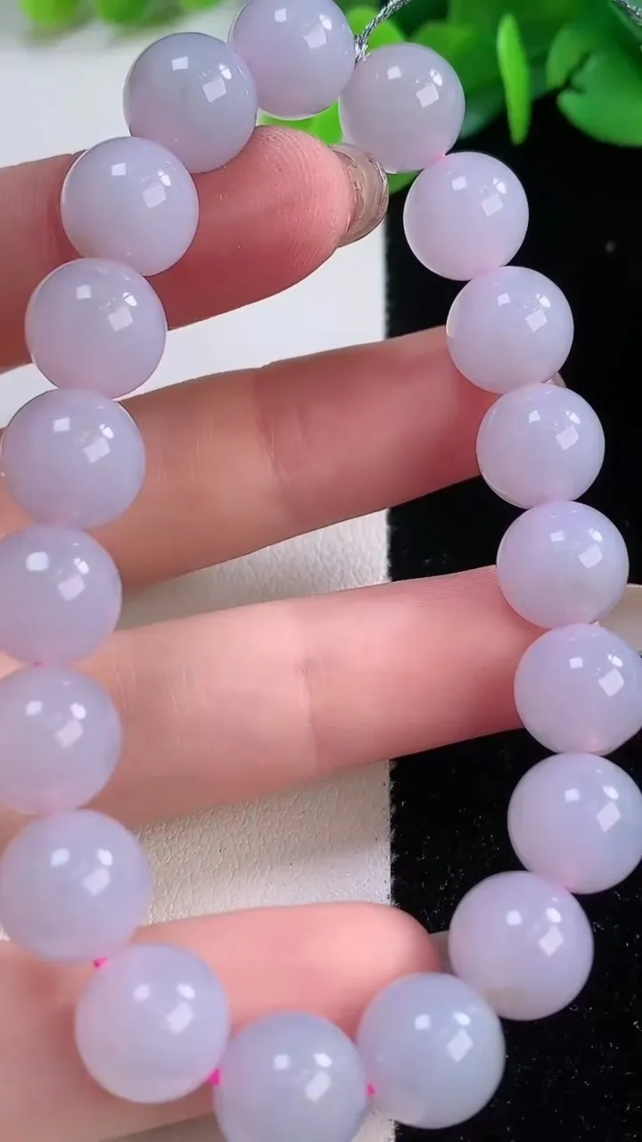 天然A货翡翠种紫罗兰圆珠手串19颗，尺寸9.7，重量:32.04g12月1日
工厂直销收藏佳品,种好水足，色泽均匀，有种有色，上手高大气！